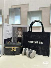 Picture of Dior Handbags _SKUfw238914311fw